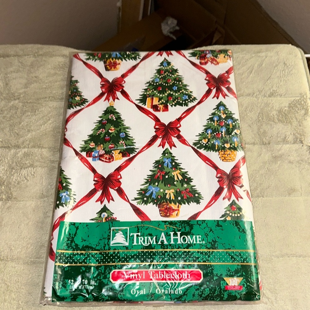 Christmas tree and Ribbons vinyl tablecloth-OVAL